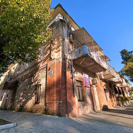 Мини-Отель В Центре Сухума - Аиааира Sohum Dış mekan fotoğraf